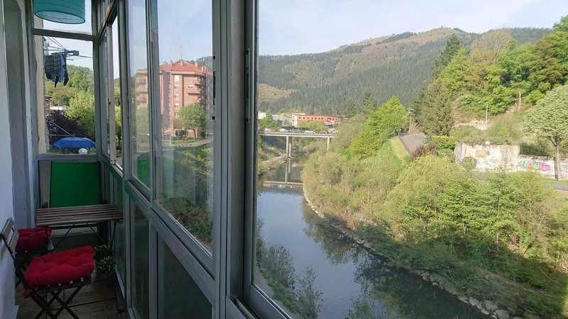 Piso Rio Nervion 15 Minutos Bilbao Apartment Ugao-Miraballes Exterior foto